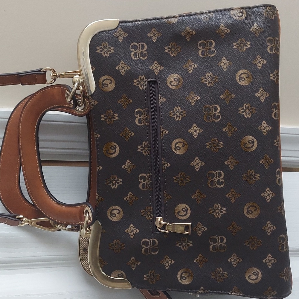 Ladies hand bag